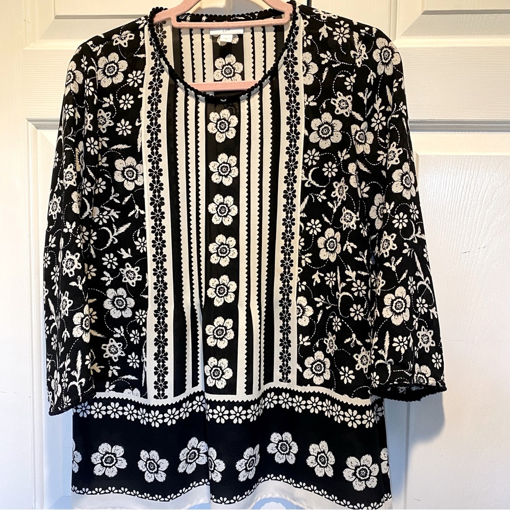 Super Classy J.Jill Floral Flow Top